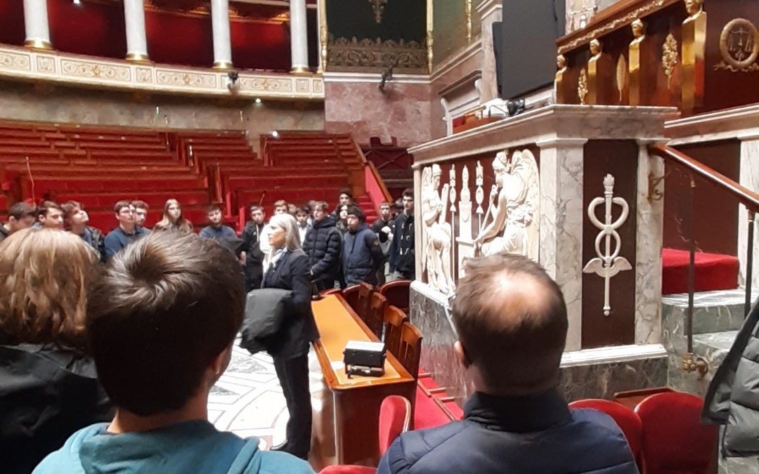 Des élèves du lycée Sully en visite à l’Assemblée nationale